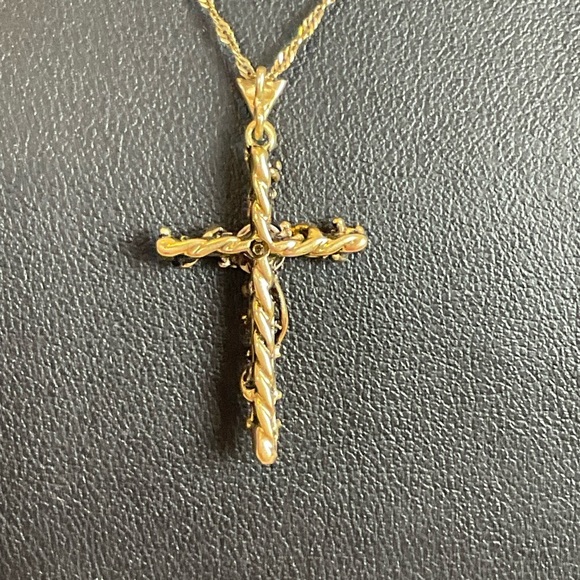 14k Yellow Gold Twisted Chain 14k Yellow Gold & Diamond Cross Pendant 19” Chain - Picture 7 of 8